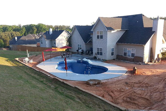 Pool Construction: Comparing Concrete, Vinyl Liner, and Fiberglass ...